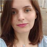 Ragazza diplomata in lingue e letterature straniere offre ripetizioni di inglese, italiano e storia a bambini delle elementari e ragazzi delle medie